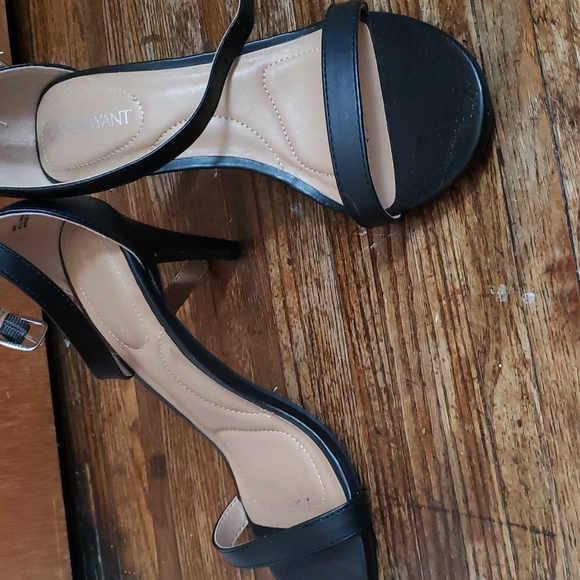 Strappy heals - Picture 2 of 3